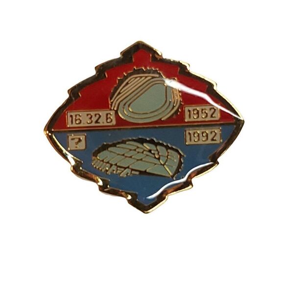 Vintage 1992 V Rek Hjallis Hamar Stadion 10000m Speed Skating Lapel Pin Norway - Picture 1 of 2